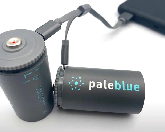 Pale Blue Li-Ion Rechargeable D Battery 2 pack of Dcells with 2x1 charging cable 